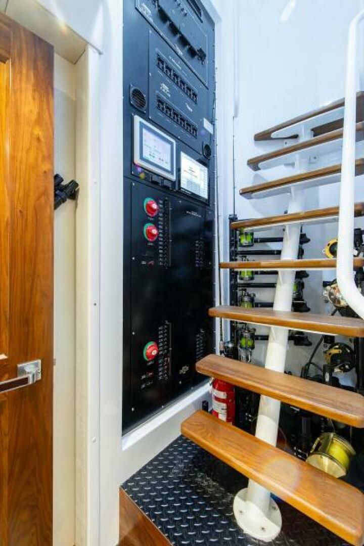 Viking-Enclosed Flybridge 2018-OBSESSION Stuart-Florida-United States-Crew Area Access-5587898 | Thumbnail