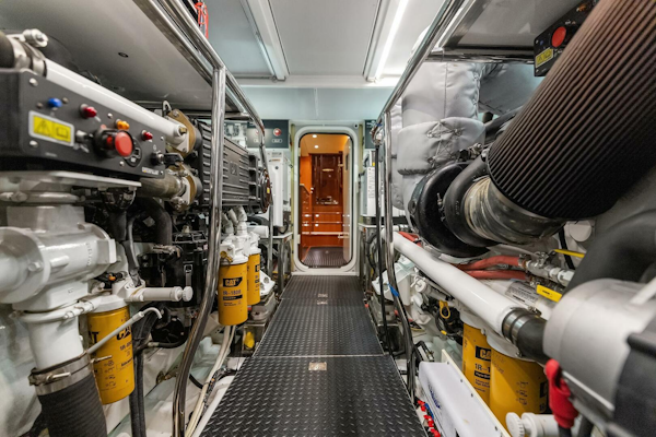 Hampton-720 Skylounge LRC 2014-LA BELLA VITA II Seattle-Washington-United States-Engine Room-5730509