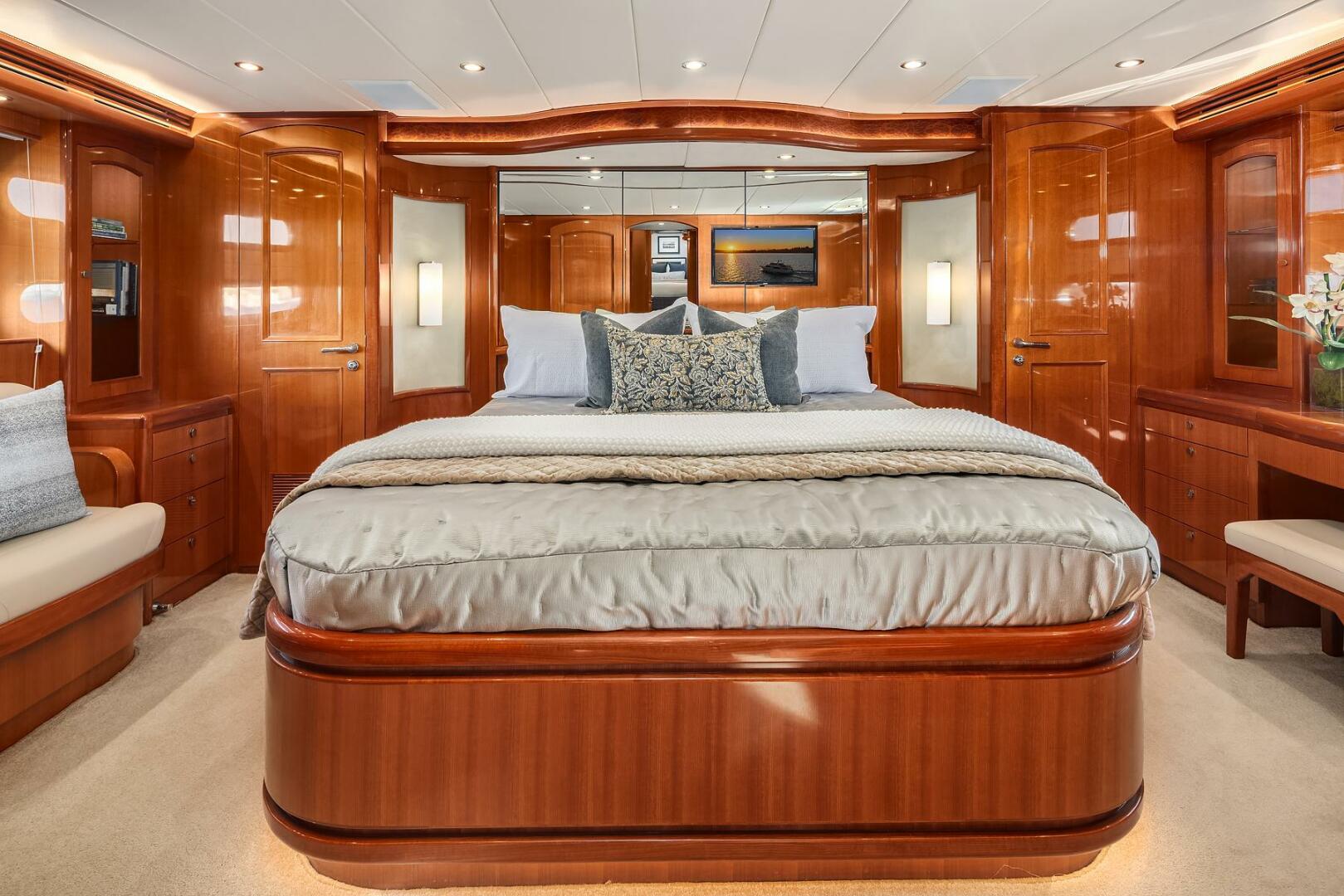 Hampton-720 Skylounge LRC 2014-LA BELLA VITA II Seattle-Washington-United States-Owners Stateroom-5730450 | Thumbnail