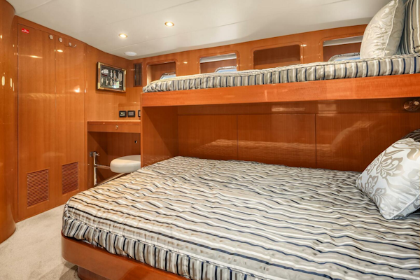 Hampton-720 Skylounge LRC 2014-LA BELLA VITA II Seattle-Washington-United States-Crew Quarters-5730461