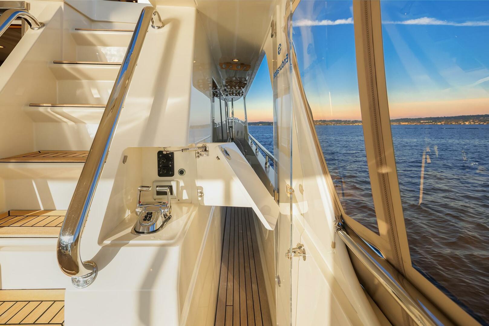 Hampton-720 Skylounge LRC 2014-LA BELLA VITA II Seattle-Washington-United States-Side Deck-5730484 | Thumbnail
