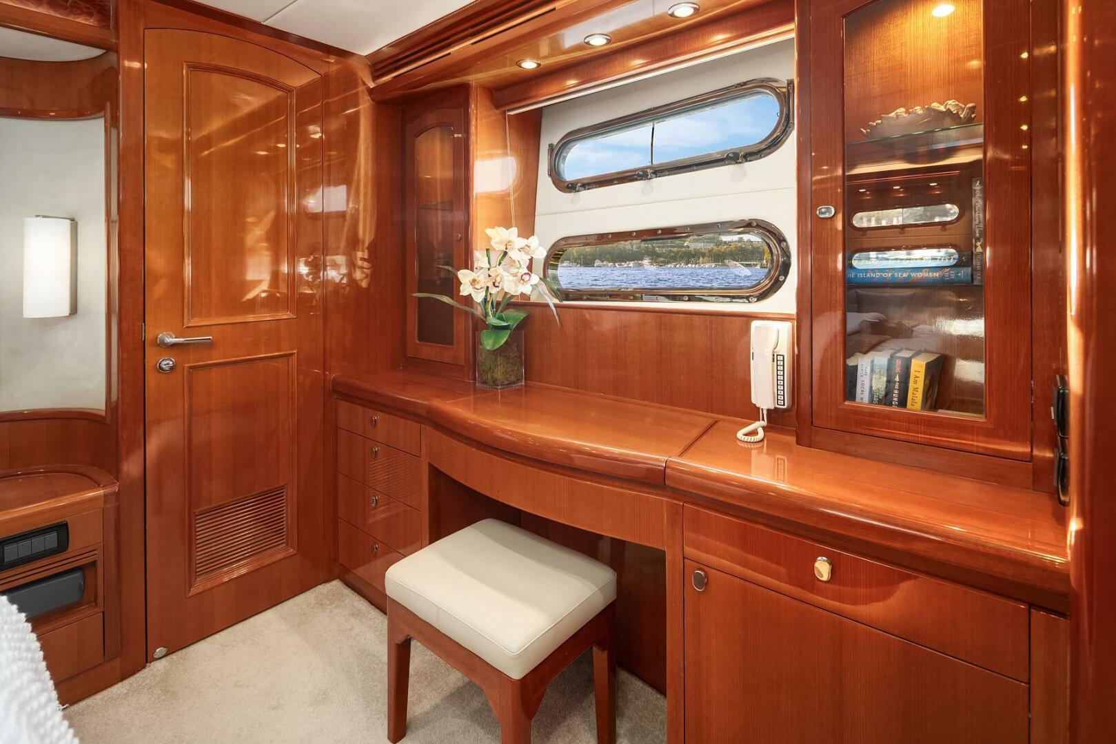 Hampton-720 Skylounge LRC 2014-LA BELLA VITA II Seattle-Washington-United States-Owners Stateroom-5730454 | Thumbnail