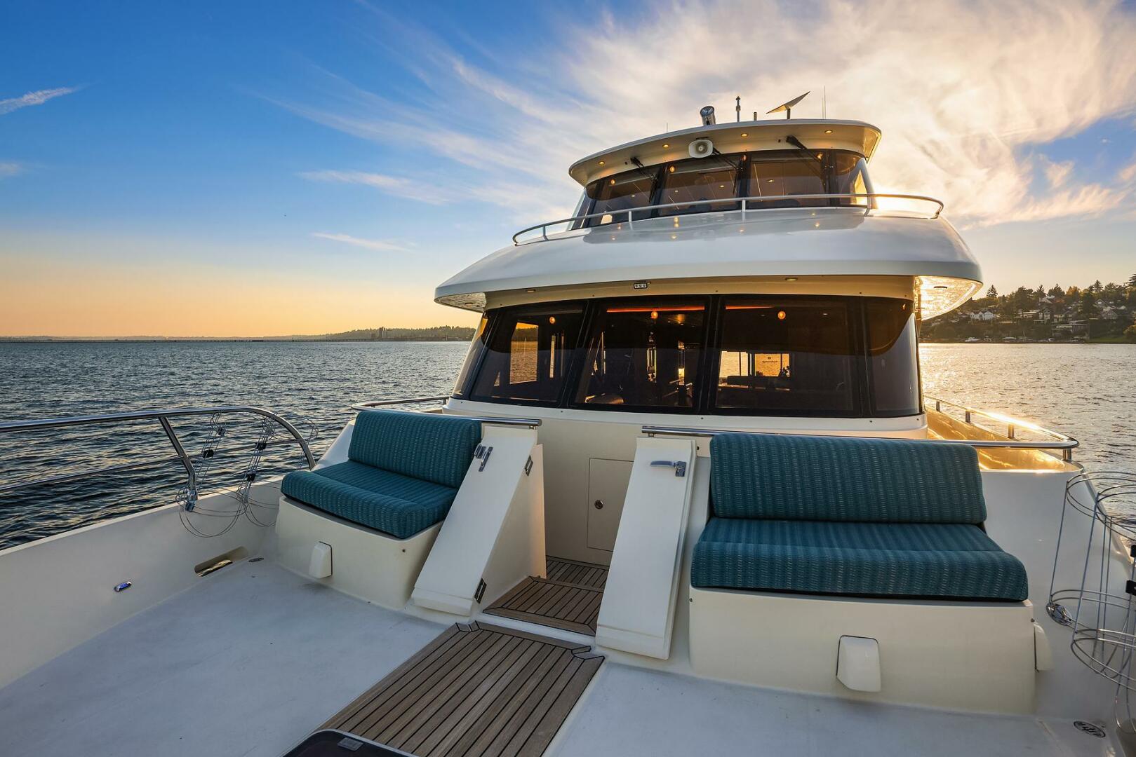 Hampton-720 Skylounge LRC 2014-LA BELLA VITA II Seattle-Washington-United States-Bow Deck-5730501 | Thumbnail