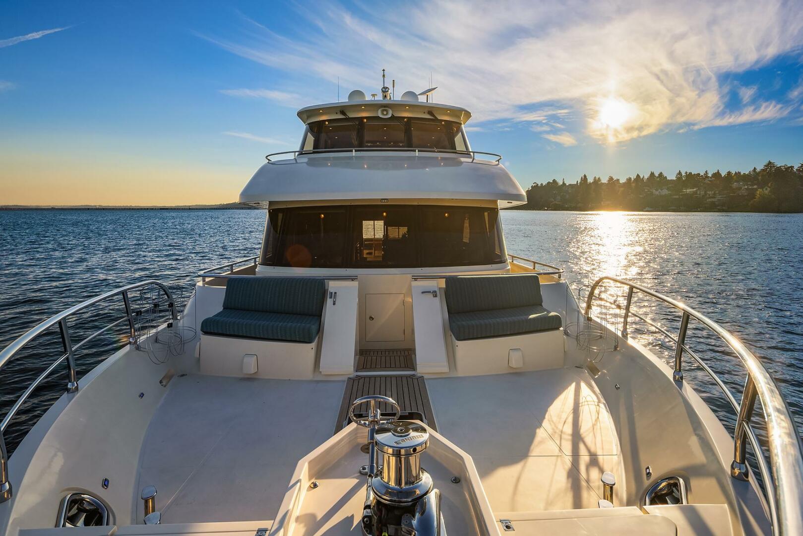 Hampton-720 Skylounge LRC 2014-LA BELLA VITA II Seattle-Washington-United States-Bow Deck-5730499 | Thumbnail