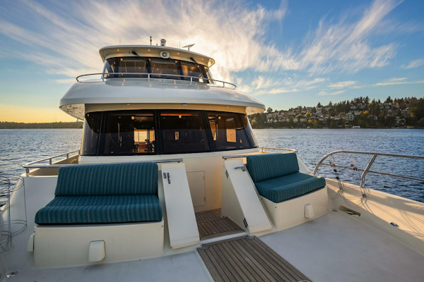 Hampton-720 Skylounge LRC 2014-LA BELLA VITA II Seattle-Washington-United States-Bow Deck-5730500