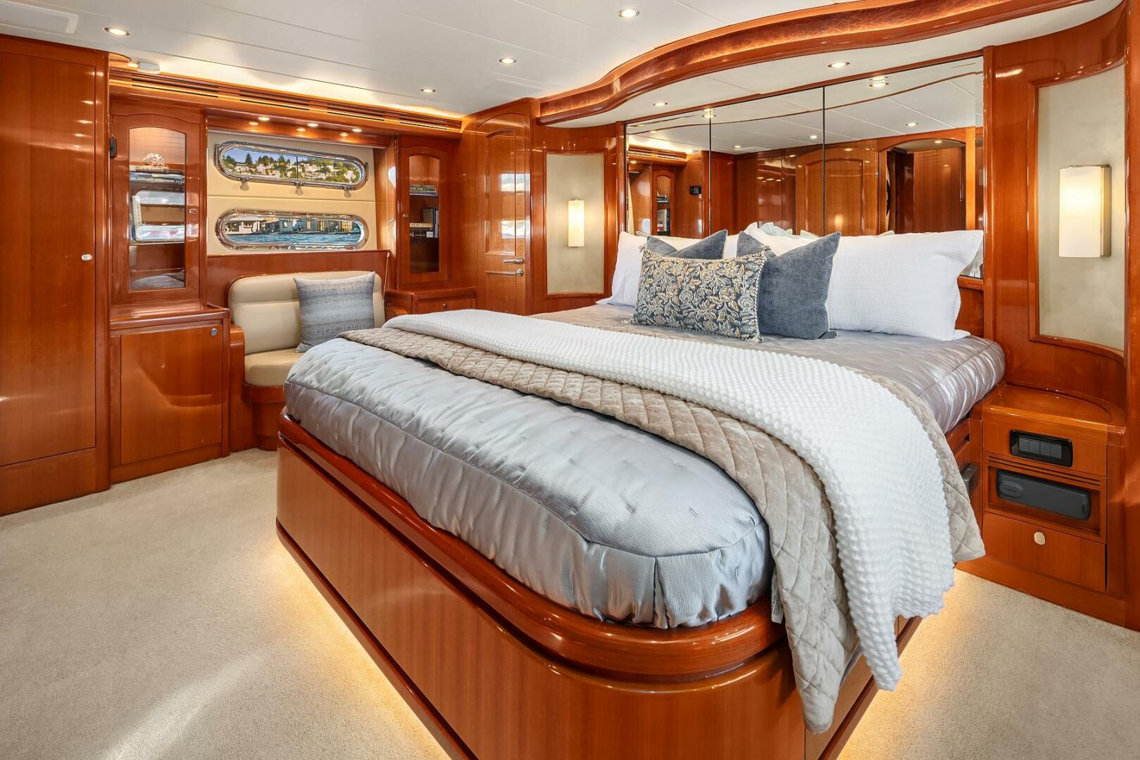 Hampton-720 Skylounge LRC 2014-LA BELLA VITA II Seattle-Washington-United States-Owners Stateroom-5730451 | Thumbnail