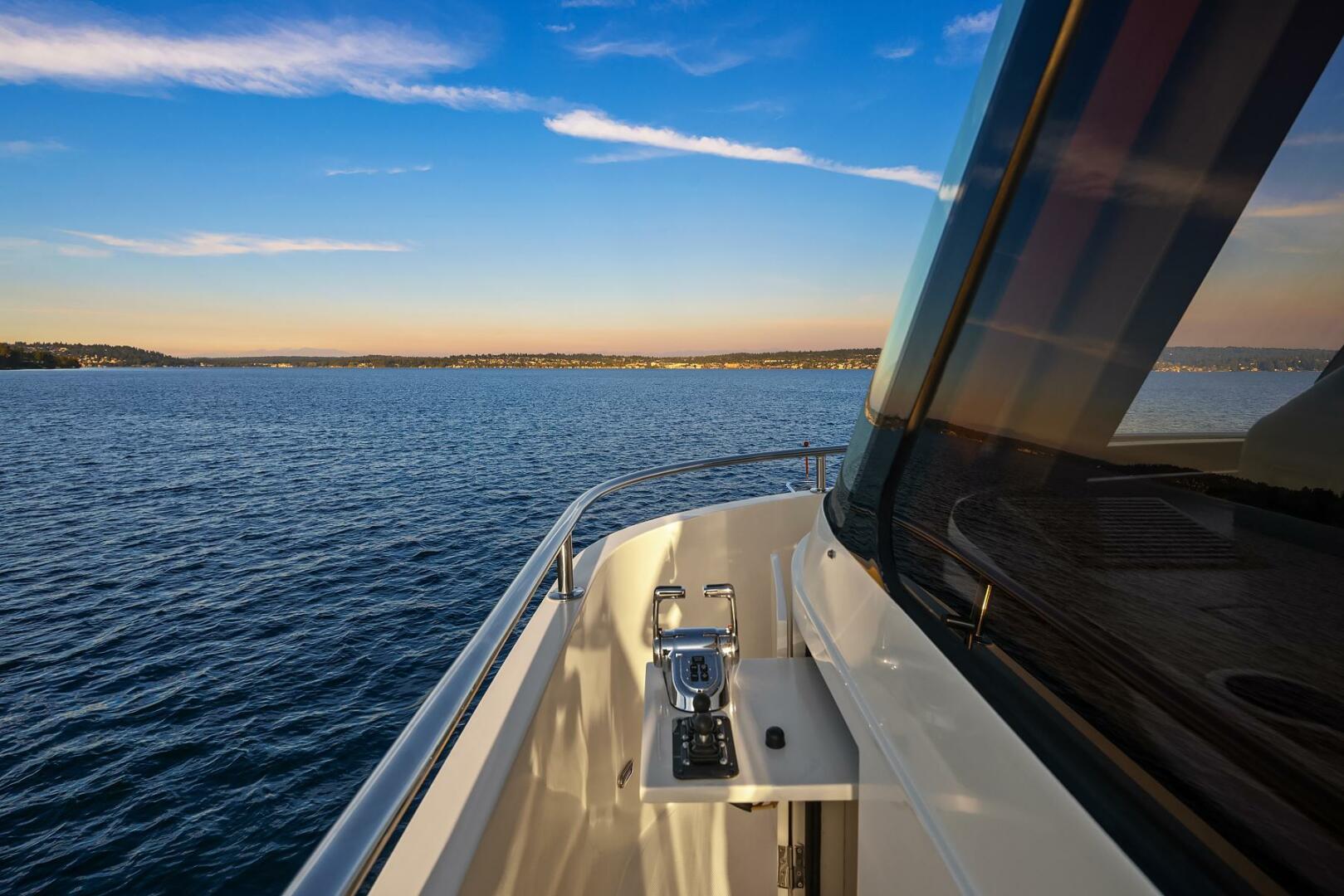 Hampton-720 Skylounge LRC 2014-LA BELLA VITA II Seattle-Washington-United States-Side Deck-5730491 | Thumbnail