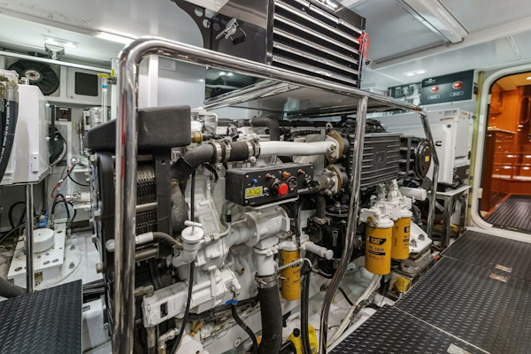Hampton-720 Skylounge LRC 2014-LA BELLA VITA II Seattle-Washington-United States-Engine Room-5730510