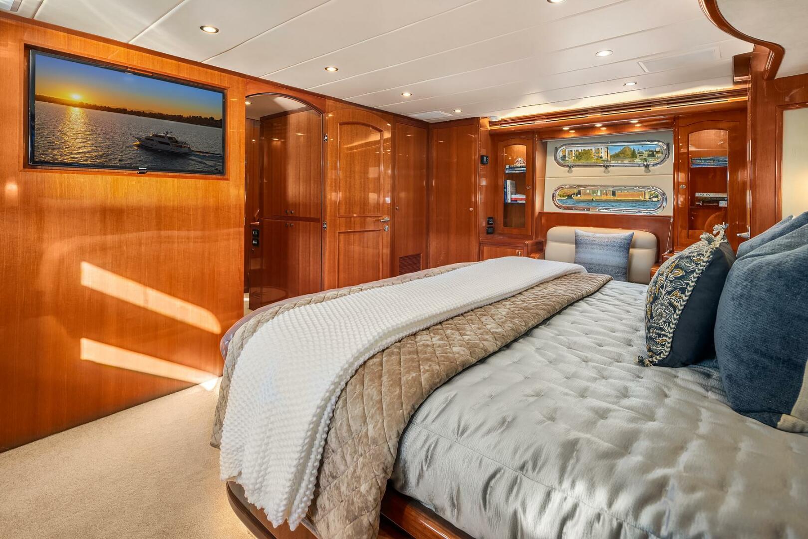 Hampton-720 Skylounge LRC 2014-LA BELLA VITA II Seattle-Washington-United States-Owners Stateroom-5730452 | Thumbnail