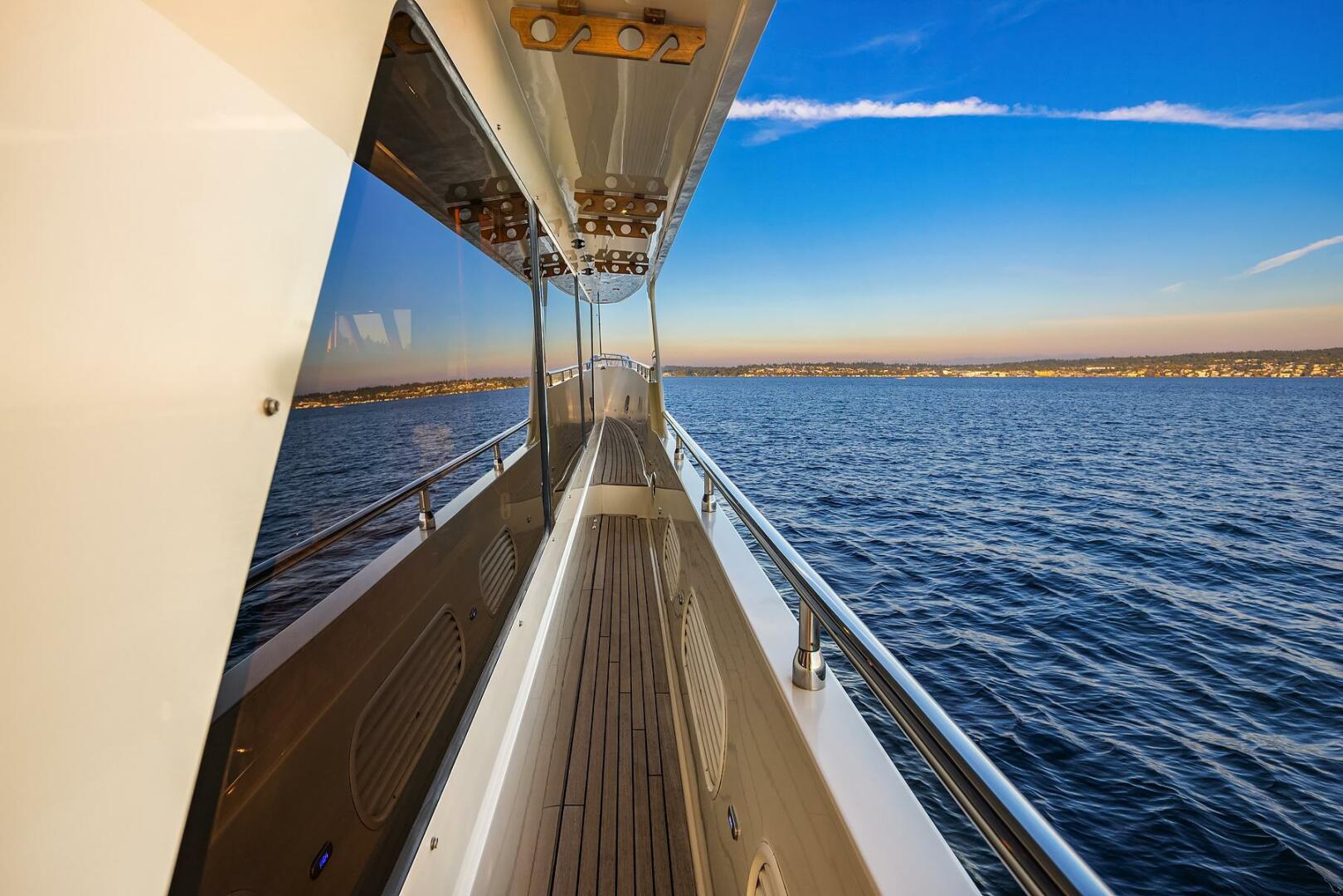 Hampton-720 Skylounge LRC 2014-LA BELLA VITA II Seattle-Washington-United States-Side Deck-5730485 | Thumbnail