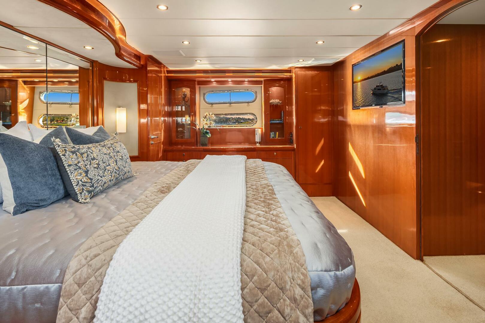 Hampton-720 Skylounge LRC 2014-LA BELLA VITA II Seattle-Washington-United States-Owners Stateroom-5730453 | Thumbnail