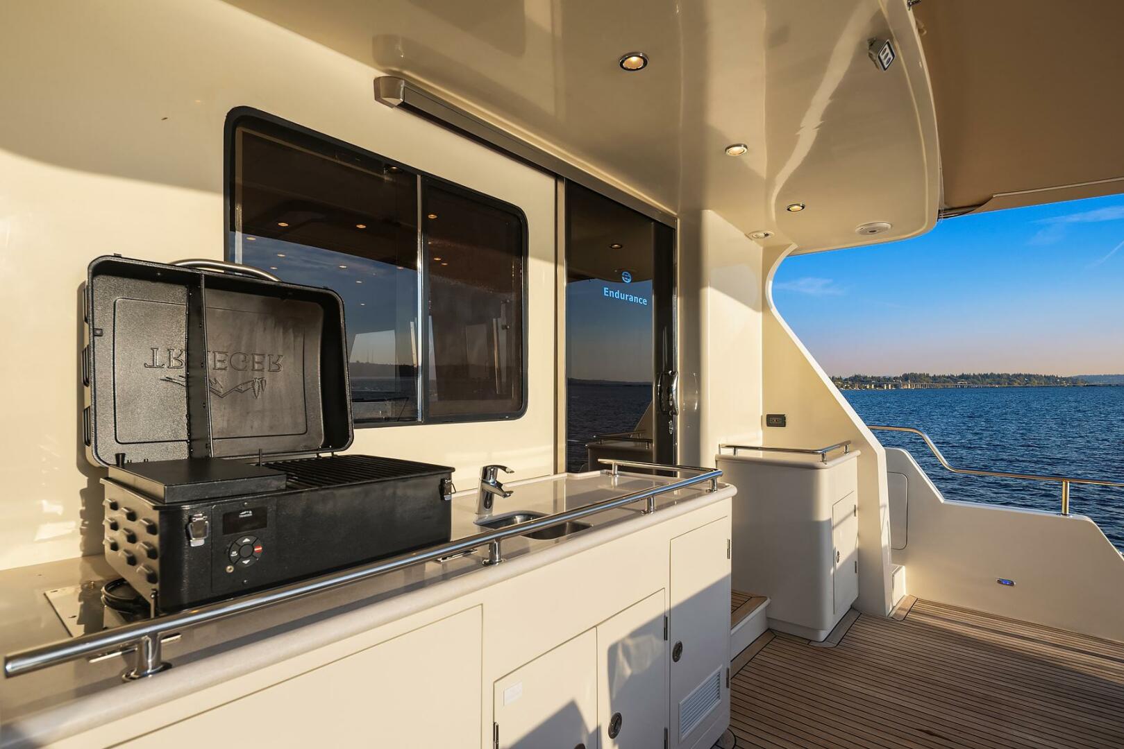 Hampton-720 Skylounge LRC 2014-LA BELLA VITA II Seattle-Washington-United States-Aft Deck-5730466 | Thumbnail