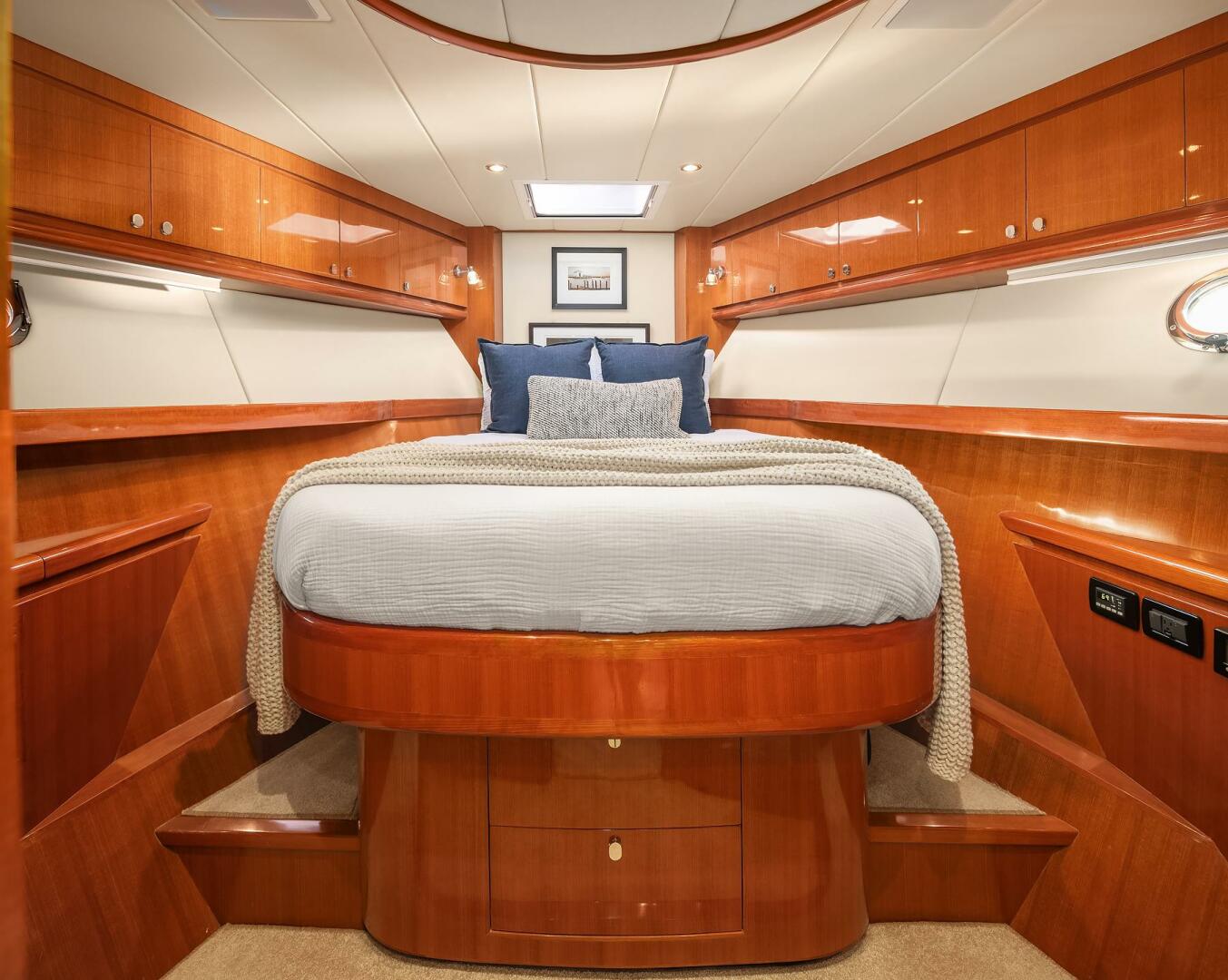 Hampton-720 Skylounge LRC 2014-LA BELLA VITA II Seattle-Washington-United States-Forward Guest Stateroom-5730458 | Thumbnail