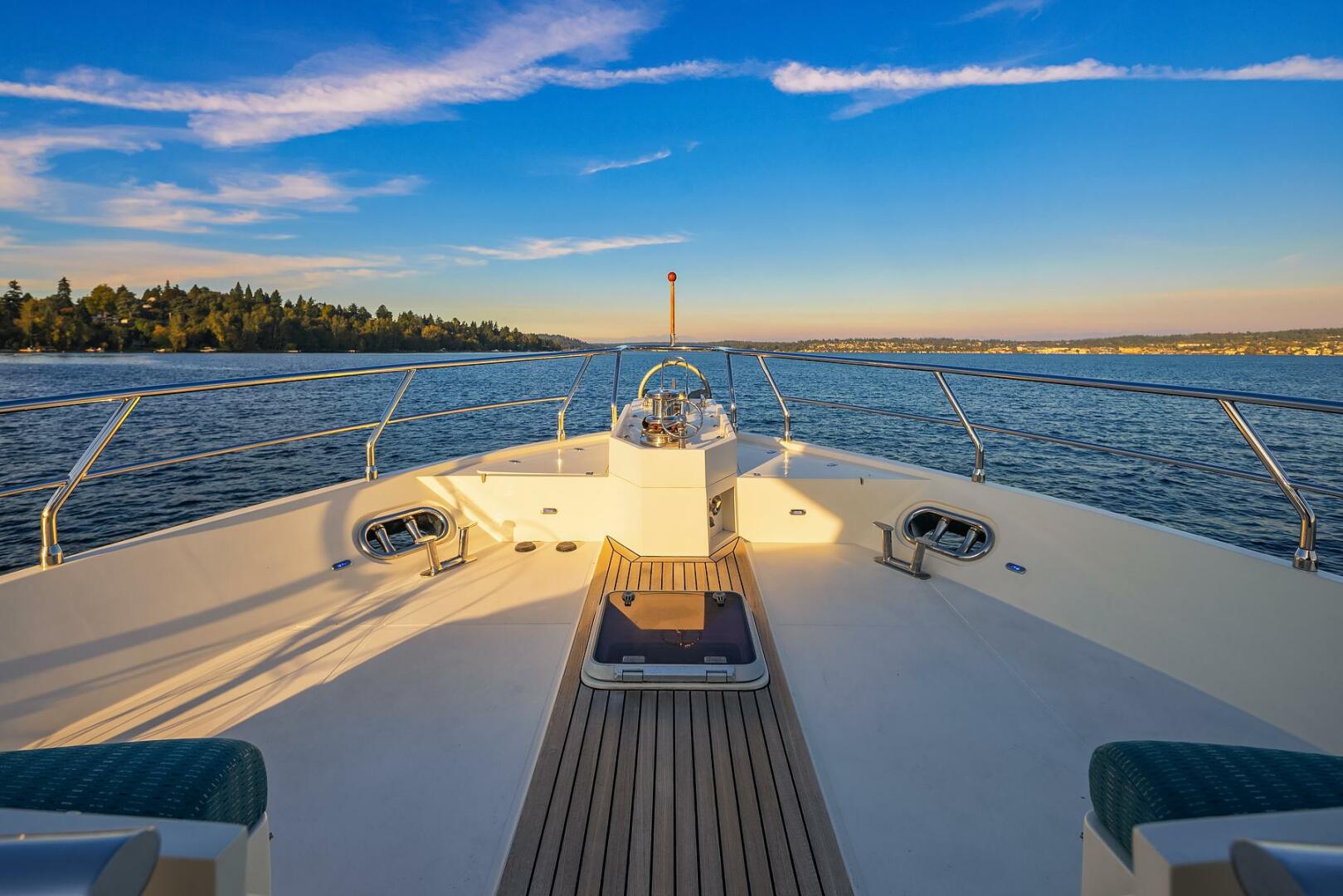 Hampton-720 Skylounge LRC 2014-LA BELLA VITA II Seattle-Washington-United States-Bow Deck-5730498 | Thumbnail