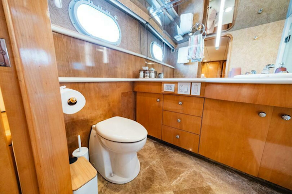 Hatteras-Flybridge Motor Yacht 1995-LONE STAR Ft. Lauderdale-Florida-United States-Stbd Aft Queen Head-5588675