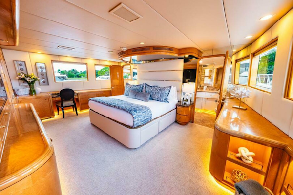 Hatteras-Flybridge Motor Yacht 1995-LONE STAR Ft. Lauderdale-Florida-United States-Master Looking Fwd  -5588656