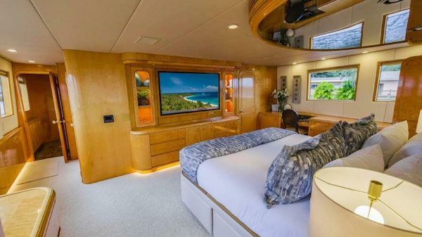 Hatteras-Flybridge Motor Yacht 1995-LONE STAR Ft. Lauderdale-Florida-United States-Master Looking Aft-5588658