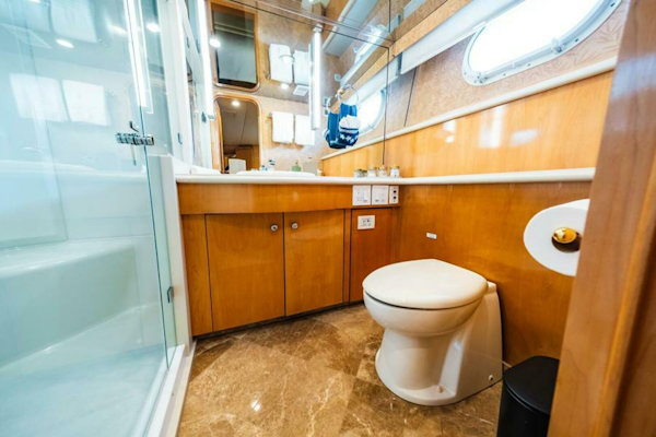 Hatteras-Flybridge Motor Yacht 1995-LONE STAR Ft. Lauderdale-Florida-United States-Stbd Fwd Queen Head-5588678