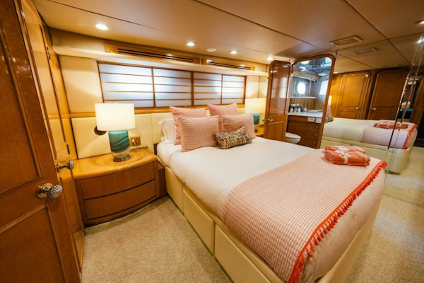Hatteras-Flybridge Motor Yacht 1995-LONE STAR Ft. Lauderdale-Florida-United States-Stbd Aft Queen-5588673