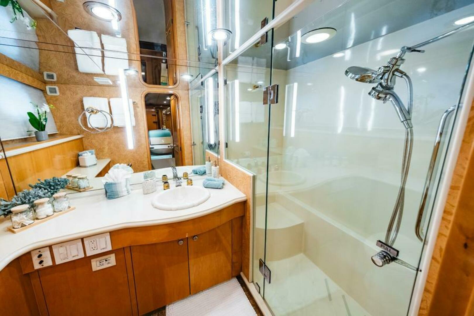 Hatteras-Flybridge Motor Yacht 1995-LONE STAR Ft. Lauderdale-Florida-United States-Port Fwd Cabin Head-5588682 | Thumbnail
