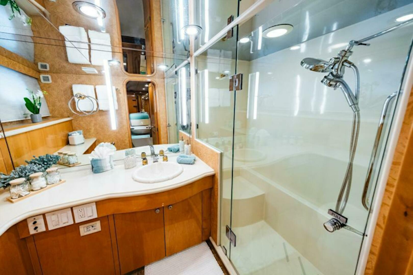 Hatteras-Flybridge Motor Yacht 1995-LONE STAR Ft. Lauderdale-Florida-United States-Port Fwd Cabin Head-5588682
