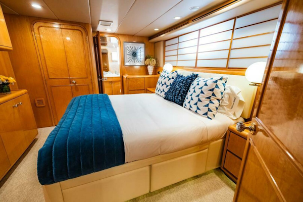 Hatteras-Flybridge Motor Yacht 1995-LONE STAR Ft. Lauderdale-Florida-United States-Stbd Forward Queen-5588676