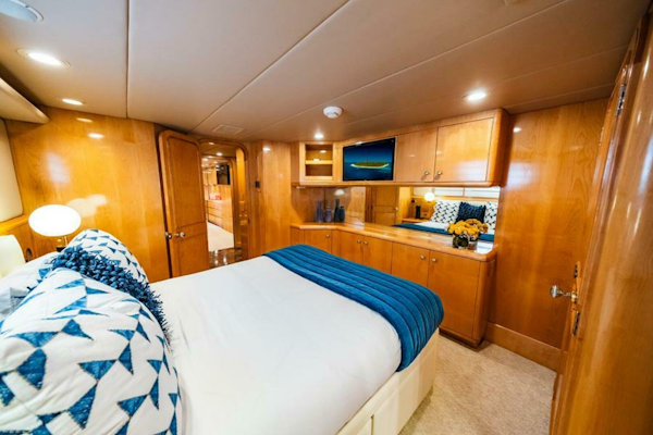 Hatteras-Flybridge Motor Yacht 1995-LONE STAR Ft. Lauderdale-Florida-United States-Stbd Fwd Queen-5588677