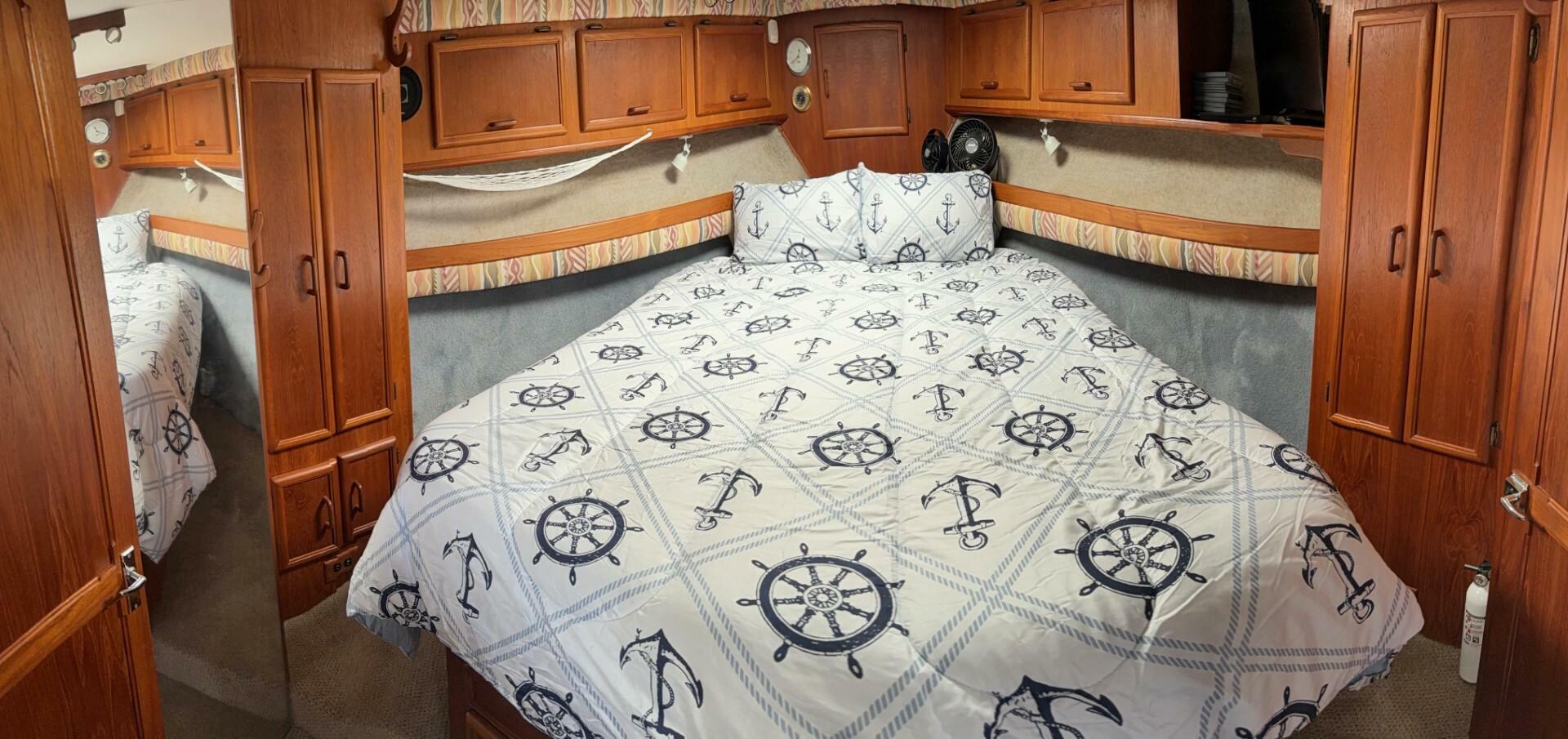 Jersey-Dawn 1991-Jersey Girl Bridgeport-Connecticut-United States-Master stateroom-5594480 | Thumbnail