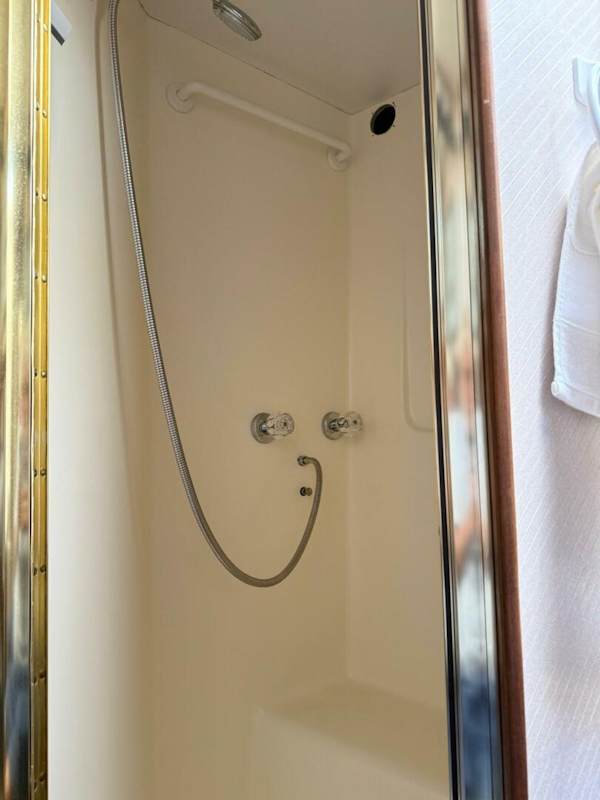 Jersey-Dawn 1991-Jersey Girl Bridgeport-Connecticut-United States-Master shower-5594714