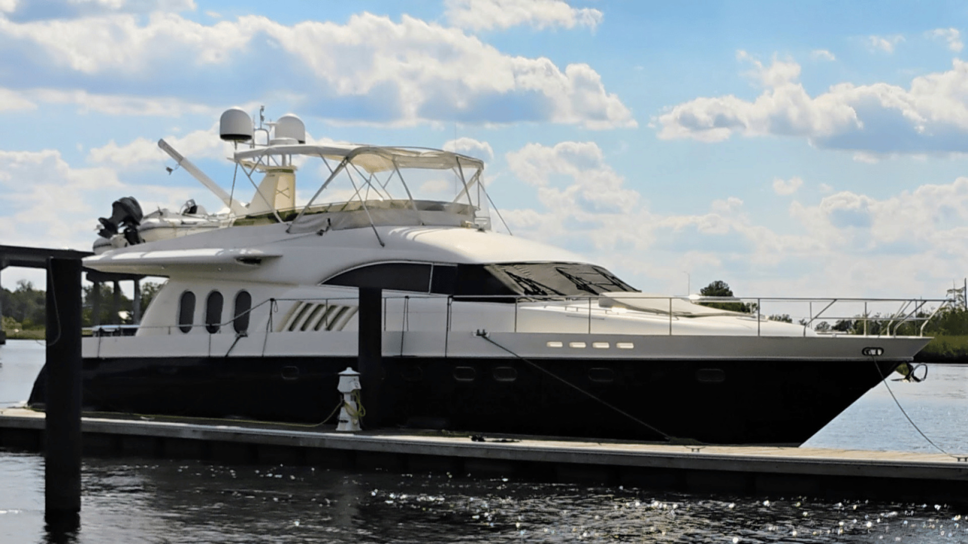 Viking Princess-72 2001-Amusante Epique Wilmington-North Carolina-United States-5602260 | Thumbnail