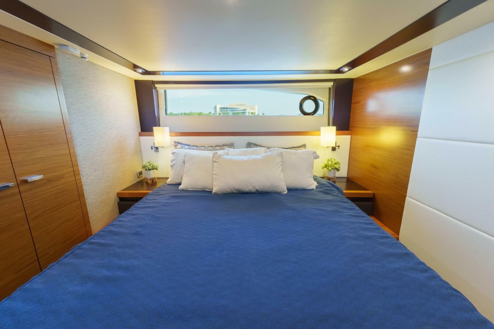 Tiara Yachts-C53 Coupe 2017-Happy Daze IV Fort Lauderdale-Florida-United States-5610363 | Thumbnail