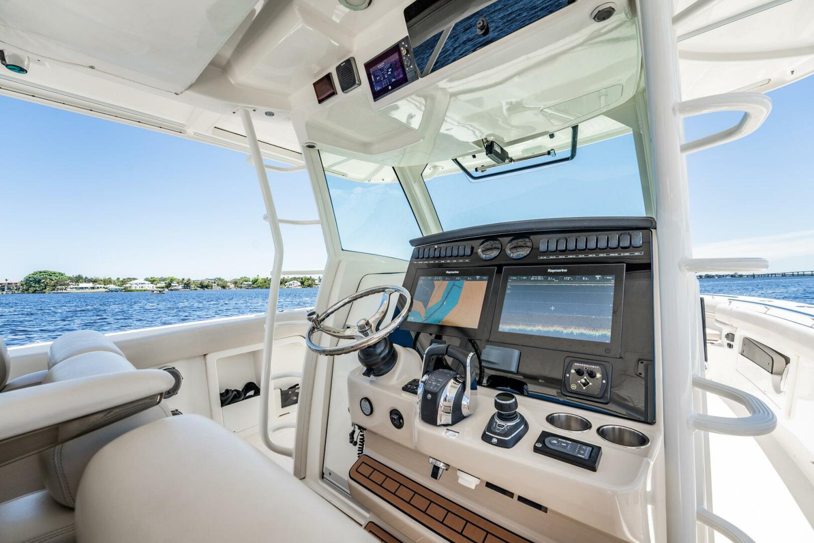 Boston Whaler-380 Outrage 2018-Crushed It Palm City-Florida-United States-5618182 | Thumbnail