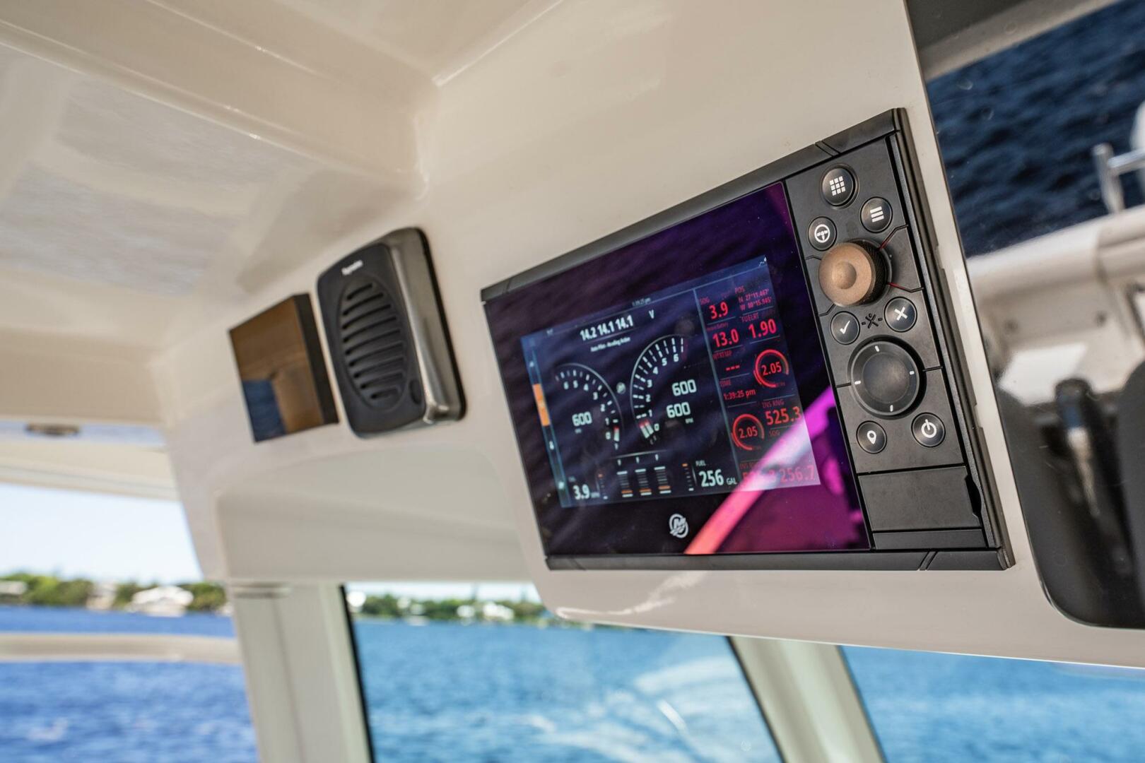 Boston Whaler-380 Outrage 2018-Crushed It Palm City-Florida-United States-5618187 | Thumbnail