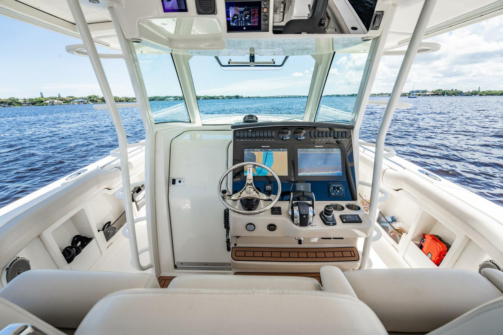 Boston Whaler-380 Outrage 2018-Crushed It Palm City-Florida-United States-5618181 | Thumbnail