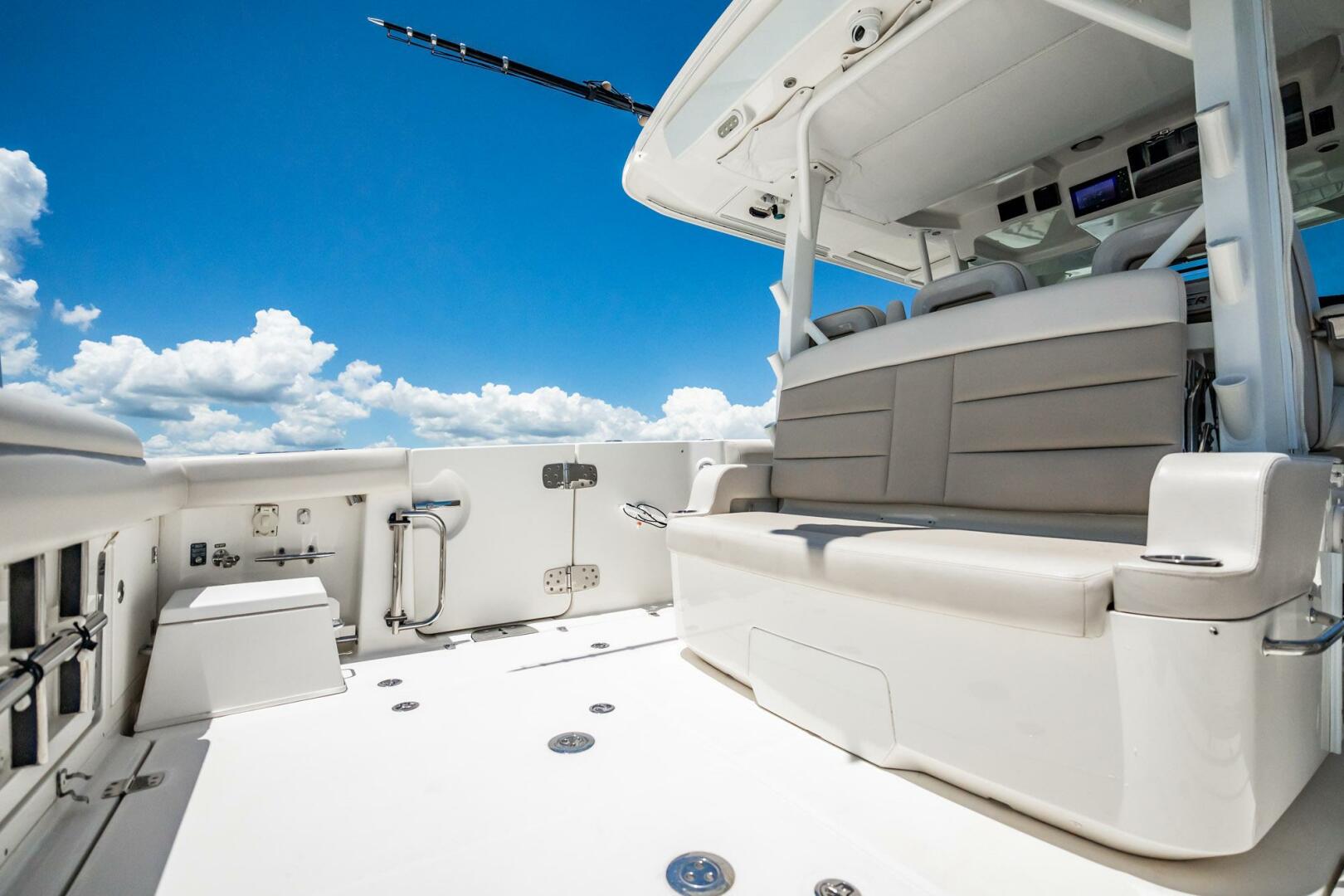 Boston Whaler-380 Outrage 2018-Crushed It Palm City-Florida-United States-5618193 | Thumbnail