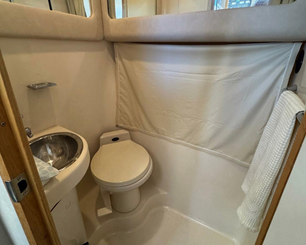 Sea Ray-440 Express Bridge 1994-PEARL Seattle-Washington-United States-12 Guest Head-5620035