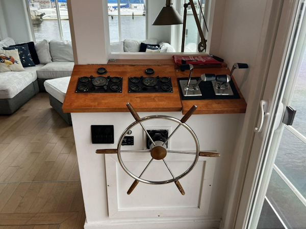 Sumerset-Houseboat 1981 -Boston-Massachusetts-United States-5628165