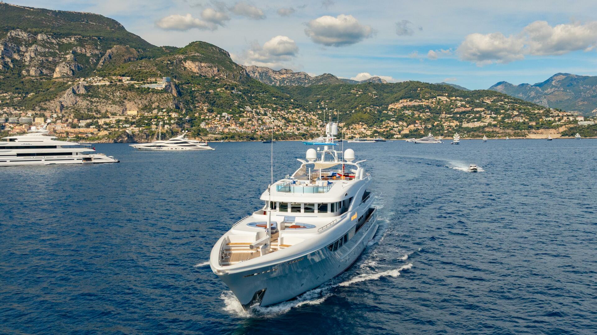 Timmerman-Custom Tri-Deck 2009-LATITUDE Viareggio-Italy-Bow On Underway-5758193 | Thumbnail