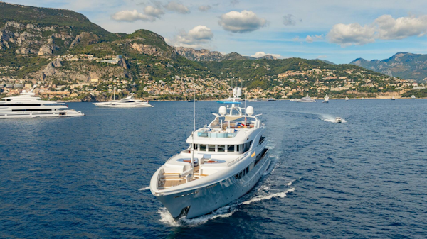 Timmerman-Custom Tri-Deck 2009-LATITUDE Viareggio-Italy-Bow On Underway-5758193