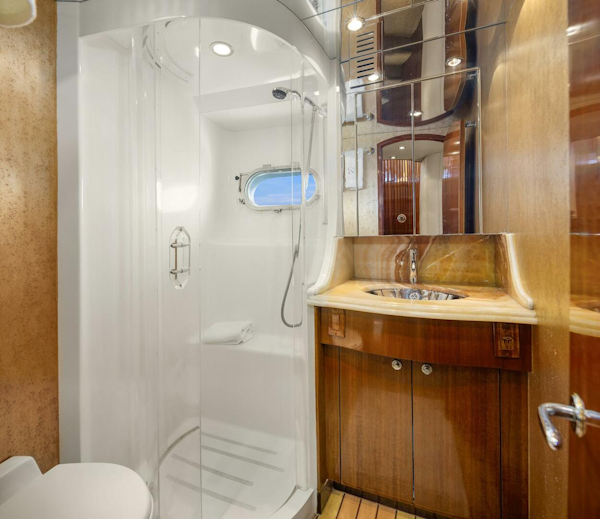 Hatteras-Cockpit Motoryacht 2001-BELLISSIMO Seattle-Washington-United States-Forward Guest Stateroom Head-5675077