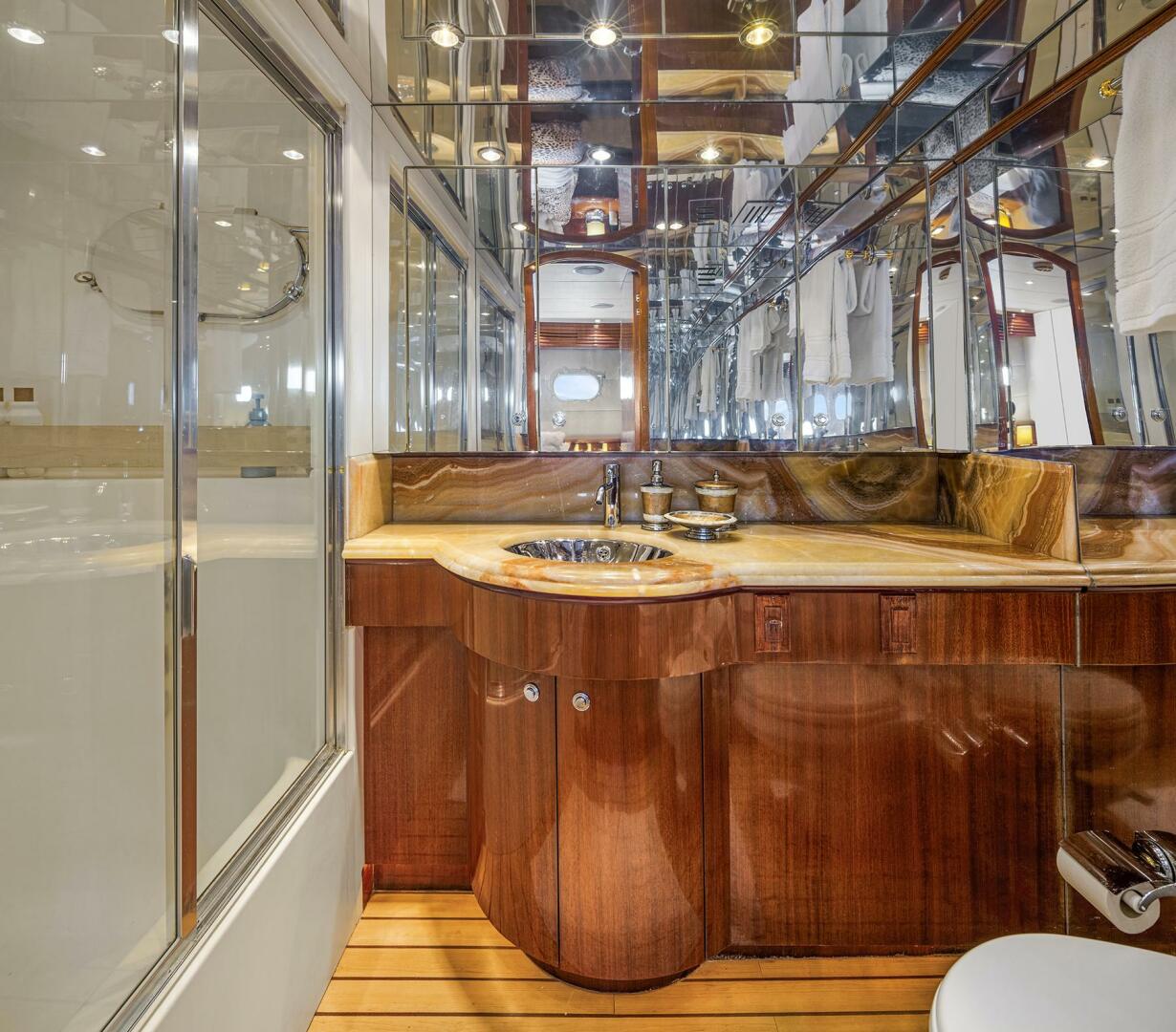 Hatteras-Cockpit Motoryacht 2001-BELLISSIMO Seattle-Washington-United States-Owners Stateroom Head-5675075 | Thumbnail