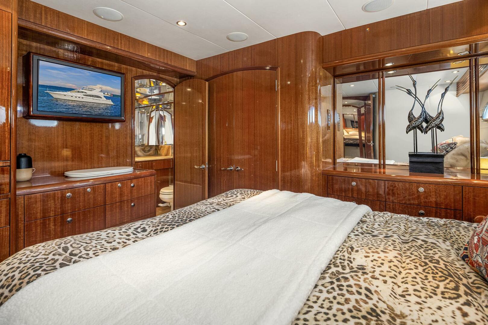 Hatteras-Cockpit Motoryacht 2001-BELLISSIMO Seattle-Washington-United States-Owners Stateroom-5675074 | Thumbnail