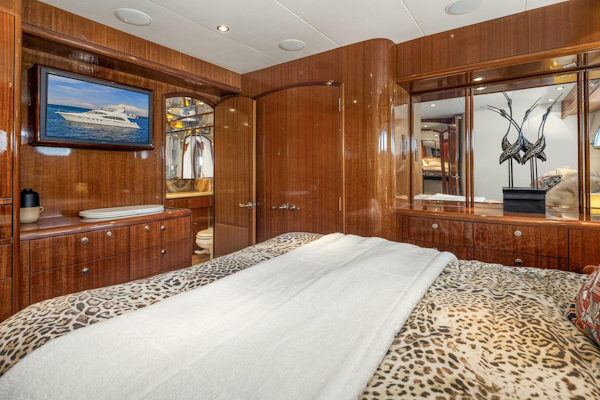 Hatteras-Cockpit Motoryacht 2001-BELLISSIMO Seattle-Washington-United States-Owners Stateroom-5675074