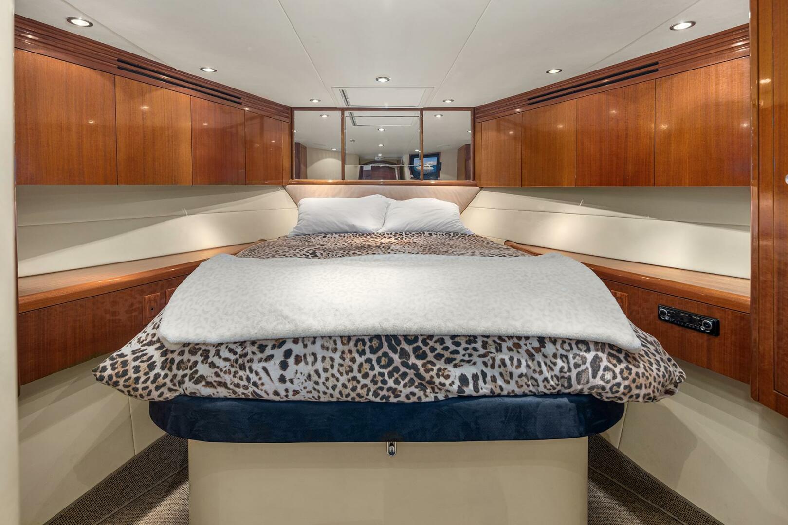 Hatteras-Cockpit Motoryacht 2001-BELLISSIMO Seattle-Washington-United States-Forward Guest Stateroom-5675076 | Thumbnail