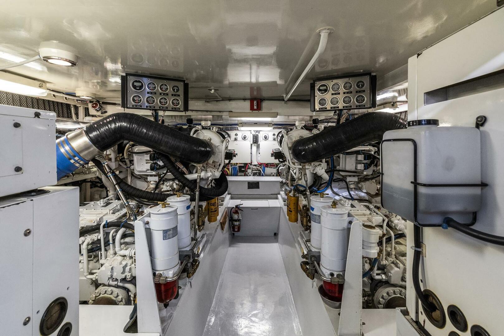 Hatteras-Cockpit Motoryacht 2001-BELLISSIMO Seattle-Washington-United States-Engine Room-5675086 | Thumbnail