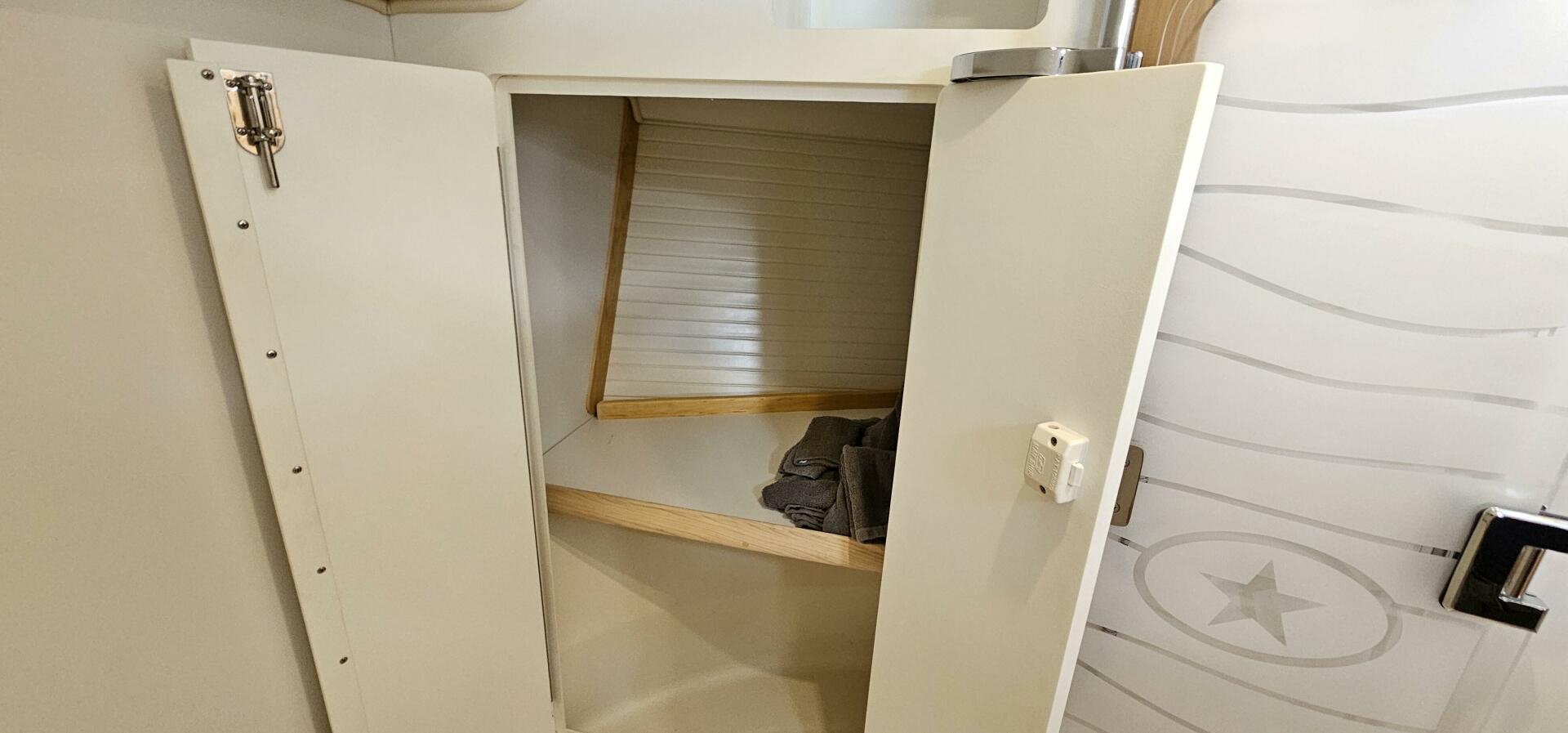 Island Packet-439 2023-Hawkeye St Petersburg-Florida-United States-5653594 | Thumbnail