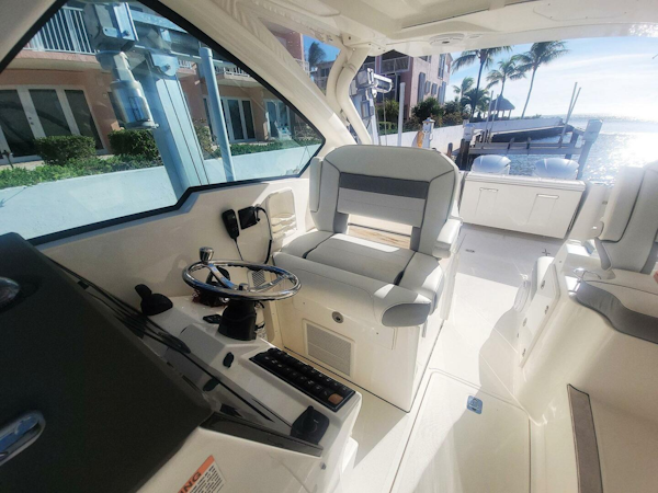 Pursuit-326 DC 2021 -Key Largo-Florida-United States-5697752