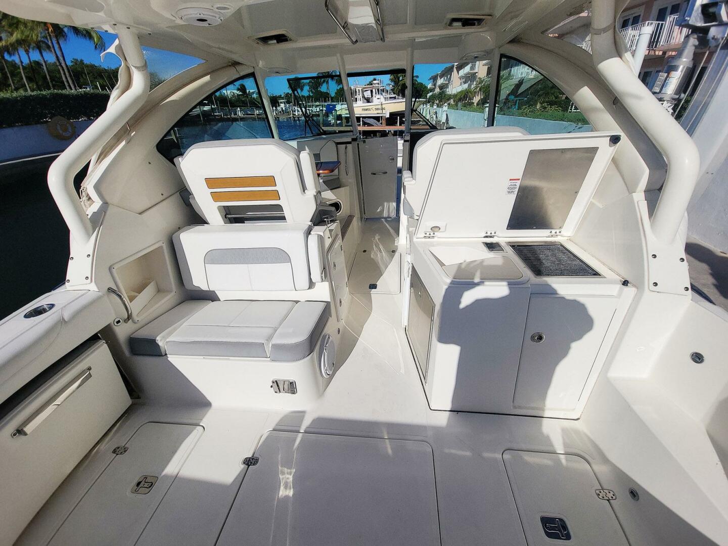 Pursuit-326 DC 2021 -Key Largo-Florida-United States-5697732 | Thumbnail