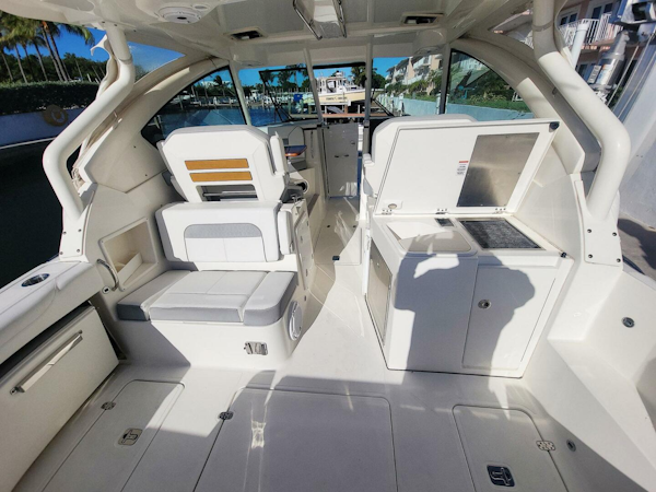 Pursuit-326 DC 2021 -Key Largo-Florida-United States-5697732