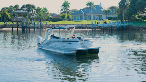 Bennington-30 QSBAX2 Swingback 2024-HOLD ON Palm Beach Gardens-Florida-United States-Profile on Water-5725562